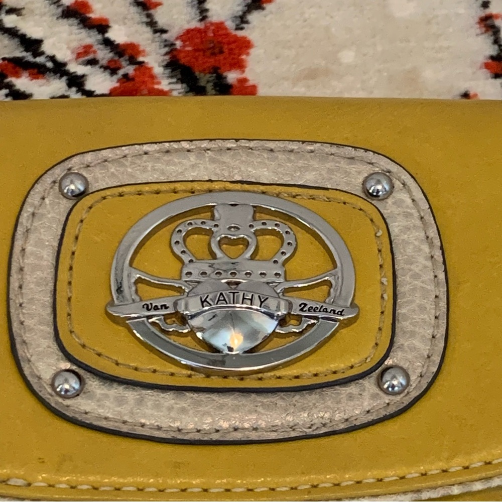 Kathy Van Zeeland Y2K Yellow Crossbody - Picture 3 of 13